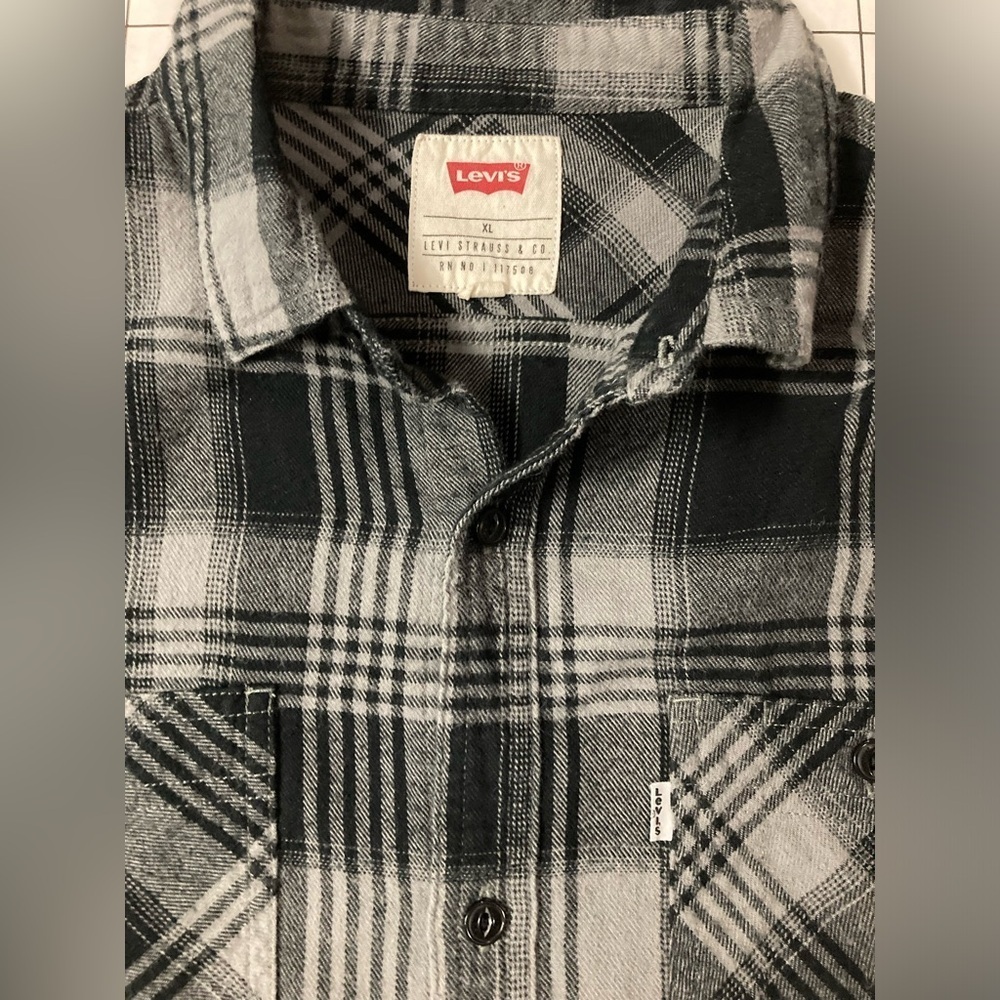 🌟 2/$22 🌟 Levi’s Boy’s XL Black/Gray Flannel Button Down Shirt